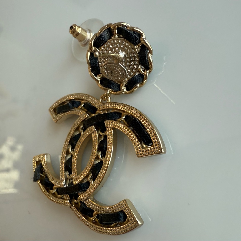 Chanel CC Logos Round Leather Dangle Pearl Earrings Gold Tone Authentic with Box - Picture 6 of 10